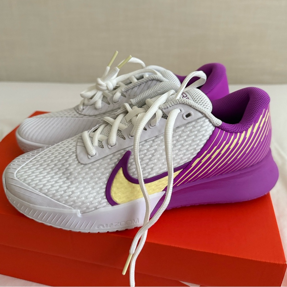 Nike Zoom Vapor Pro 2 Hard Court Tennis Shoes Women’s Size 7.5